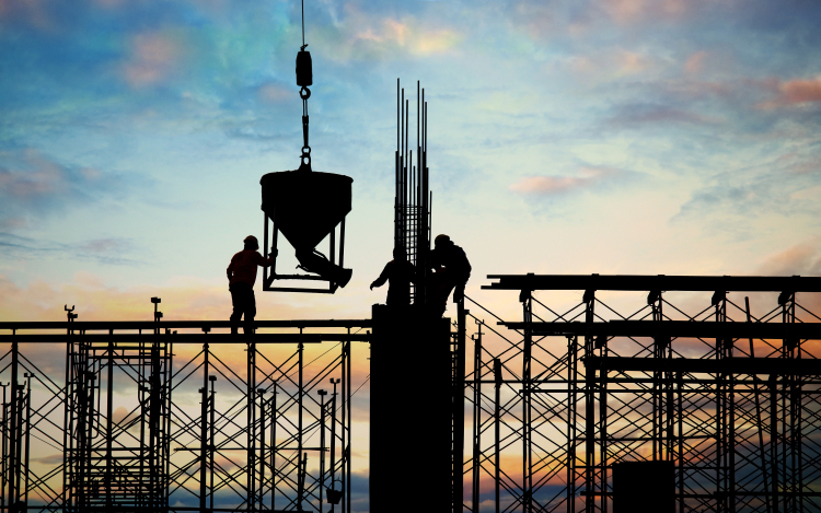 Sima és szilárd felületek egyszerűen, kézi betonlehúzóval