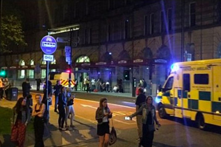 Robbantás történt Manchesterben egy koncert után - 19 halott és körülbelül 50 sérült