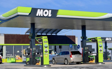 Kongatják a vészharangot a kisbenzinkutak: brutális üzemanyagár-emelés jöhet 2024-től