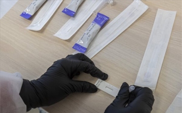 Brit kutatók: az antitest-vizsgálatok már jelzik az oltás hatékonyságát