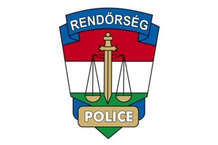 Internetes fiókokat tört fel