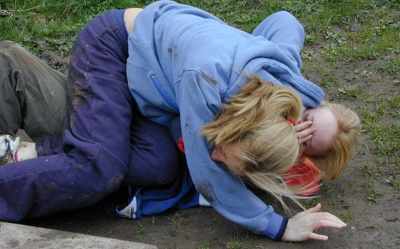 Vádemelési javaslat a verekedő nők ellen