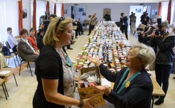 Nógrádi nyugdíjasok segítik a nagycsaládosokat