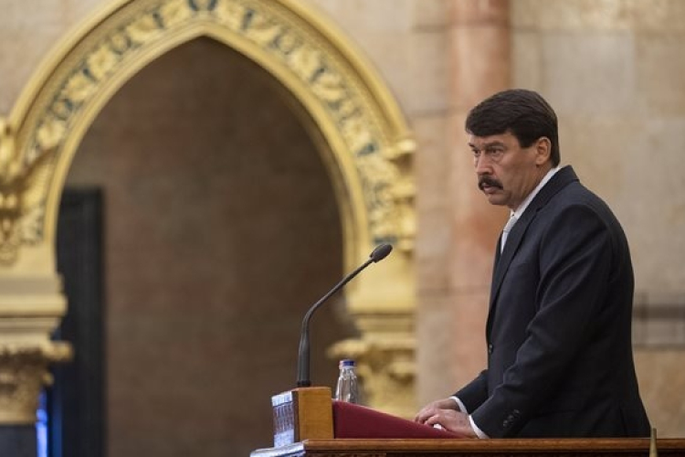 Alapítványt hoz létre Áder János a koronavírus miatt árván marad gyermekek megsegítésére