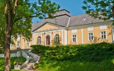 Szemészeti klinikát nyitnak az alsópetényi Prónay Kastélyban