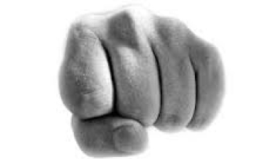 Ököllel ütötte a vendéget