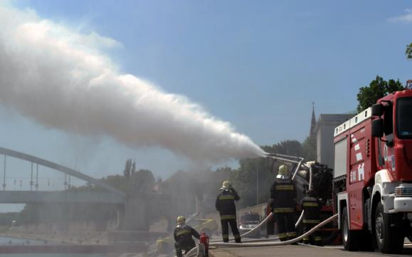 Új gépjárműveket és védőruhákat kapott a katasztrófavédelem