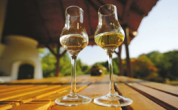 Nagykeresztúri pálinkák a nagykövetségeken