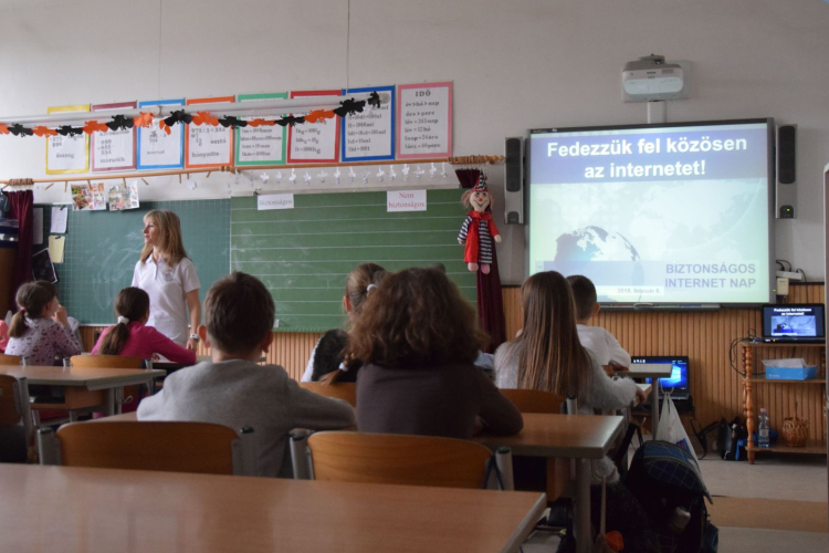 A biztonságos internethasználatról tartottak előadást