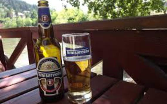 Italokat loptak el a pincéből