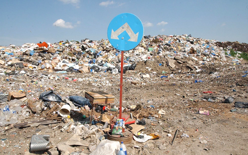 Ideiglenes szeméttelepet létesített