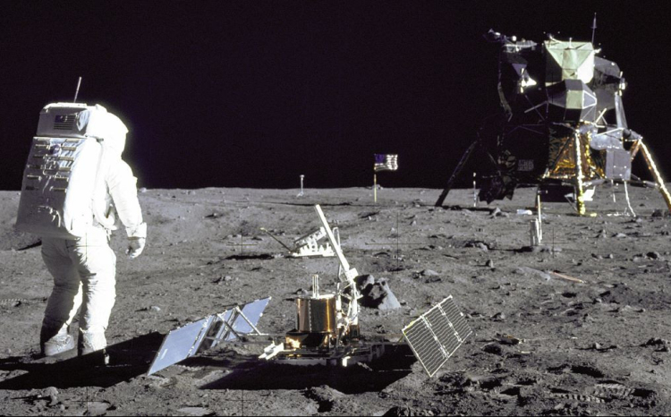 Kis lépés egy embernek, nagy ugrás az emberiségnek - 2012 augusztus 25-én hunyt el Neil Armstrong