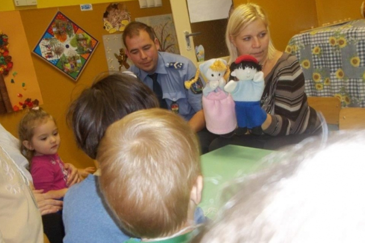 Rosszcsont Ricsi és Rozi az óvodában