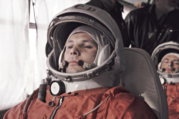 MEGKERÜLTE A FÖLDET