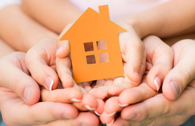 Nagycsaládosok kaptak ingyen építési telket Balassagyarmaton