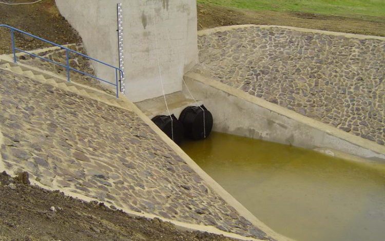 Fúrnak az Ipoly alatt