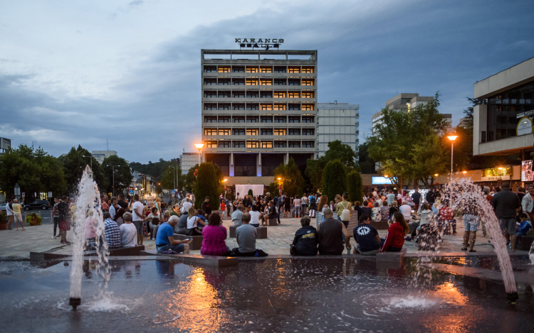 Kivilágították az egykori Karancs Szállót