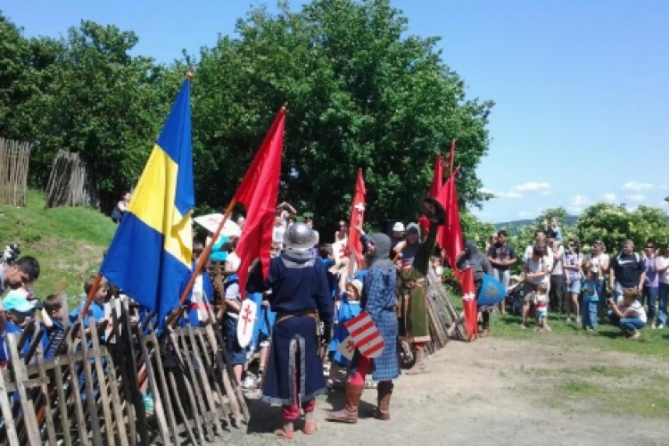 Szent István-napi várjátékok Hollókőn