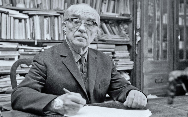 1895. 11. 10- én, a Zala megyei Pákán született Öveges József, fizikusprofesszor