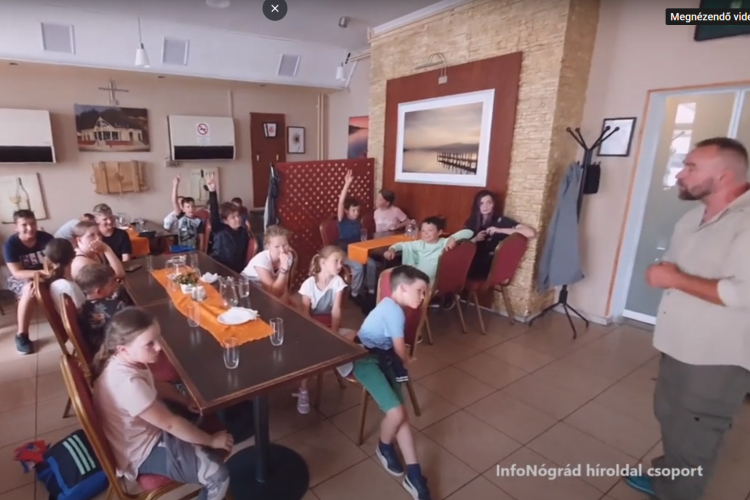 Kezdjük a szeméthegyekkel! Ezek születnek meg ugyanis elsőként!