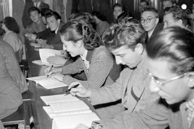 Nőket nem engedünk be az orvosira és bölcsészkarra!