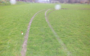 Megrongálta a gyepszőnyeget