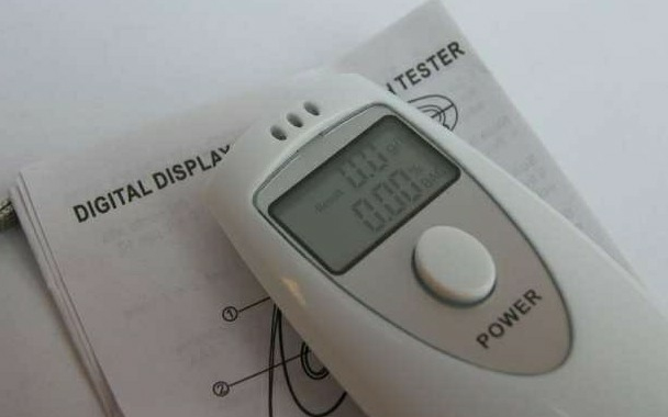 Engedély nélkül és ittasan vezetett