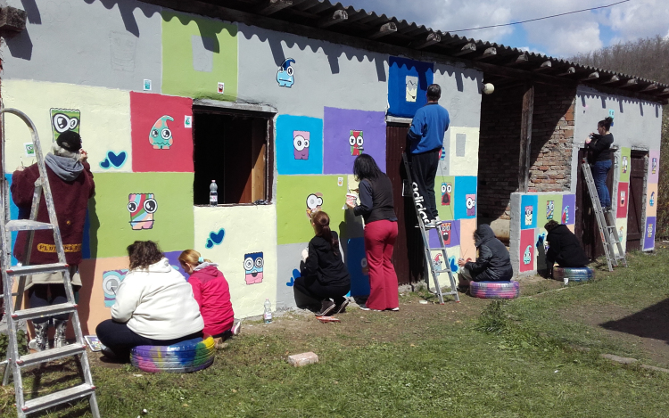 Jó kedvvel, színekkel, széleskörű összefogással a gyerekekért