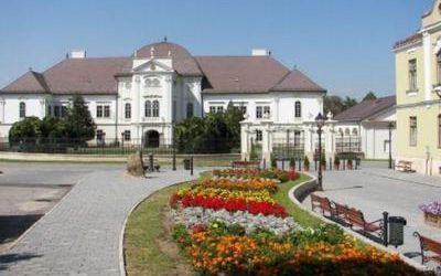 Szécsényhez társult Hollókő