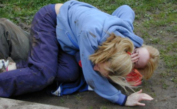 Vádemelési javaslat a verekedő nők ellen