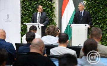 Lázár János: visszafordíthatatlanul a megújulás útjára lépett a MÁV-Volán csoport