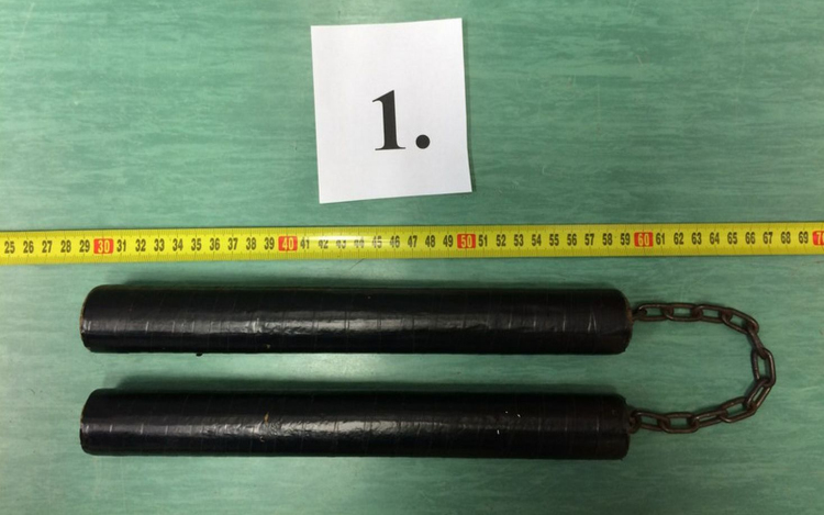 Nunchaku-val ütött