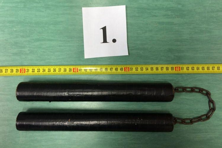 Nunchaku-val ütött