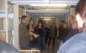 Rendőrök látogatása a Nógrád Megyei Levéltárban