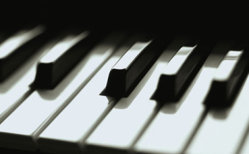 Zongorát kaptak az ünnepre