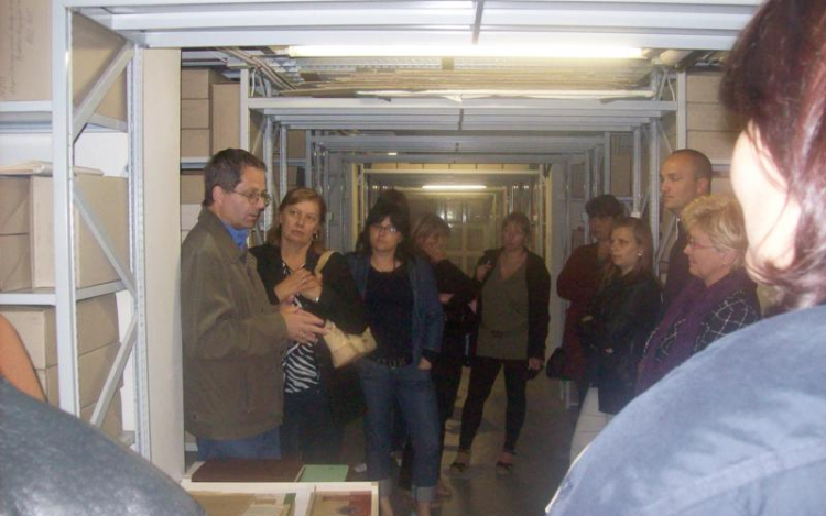 Rendőrök látogatása a Nógrád Megyei Levéltárban