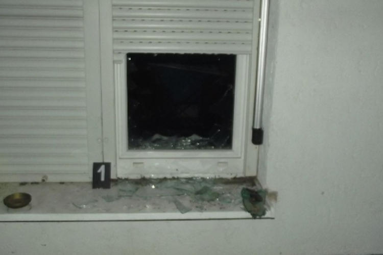 Családi házba akart betörni, tetten érték