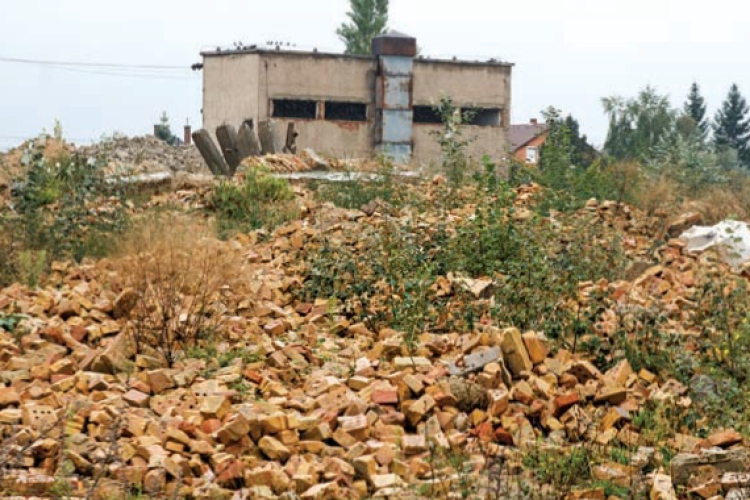 MEGKEZDIK AZ AZBESZTMENTESÍTÉST LŐRINCIBEN