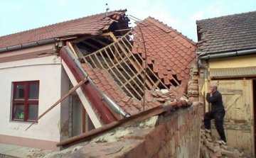 Szécsényben tetőszerkezet omlása rombolt épületeket