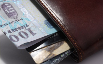 Elejtett pénztárcát tulajdonított el