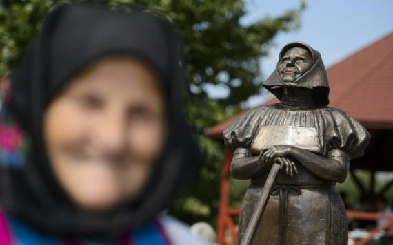 Szobrot állítottak a napszámosok emlékére Rimócon