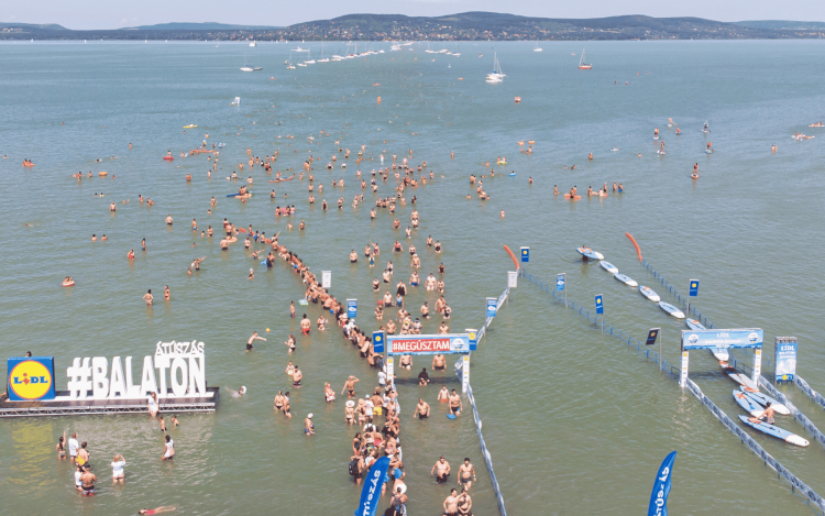 Meteorológia: közel optimális légköri viszonyok várhatók a Balaton-átúszáson