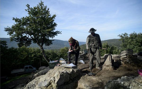 Régészeti feltárások Drégely váránál