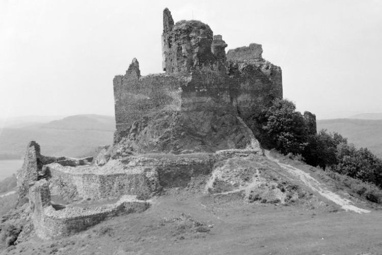 Felújították a középkori várat Hollókőn