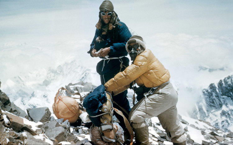 Elsőként a Mount Everest csúcsára