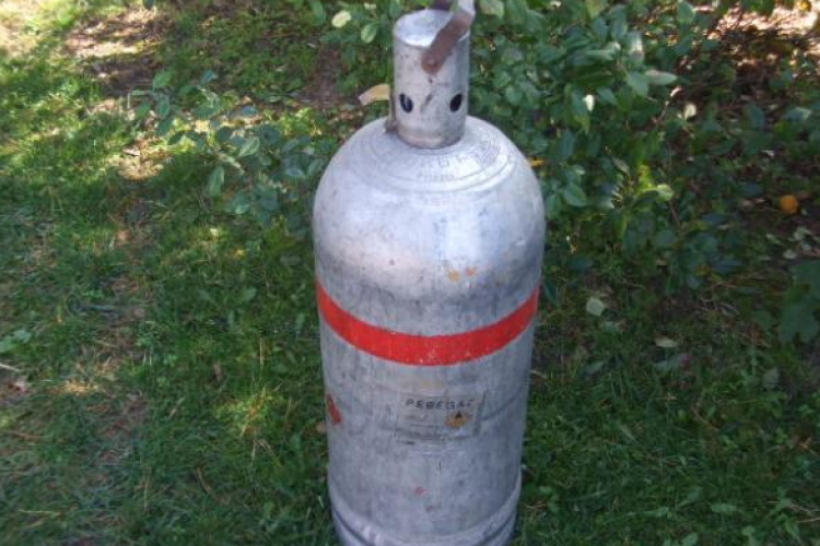 Vállán vitte a lopott palackot