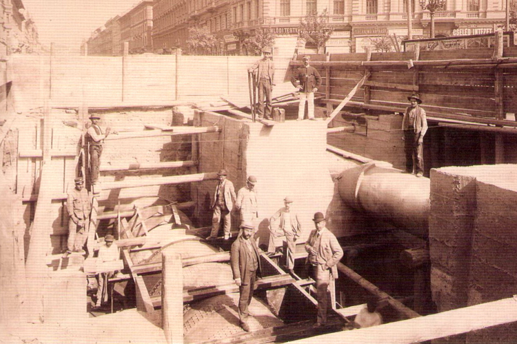 128 éves a kisföldalatti