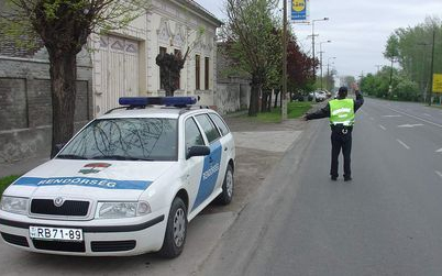 Eltiltás hatálya alatt vezetett