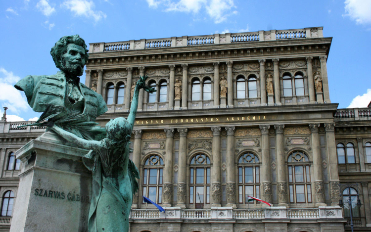 1997. 11. 03-a óta ez a nap a Magyar Tudomány Napja