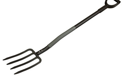 Vasvillával fenyegette haragosát